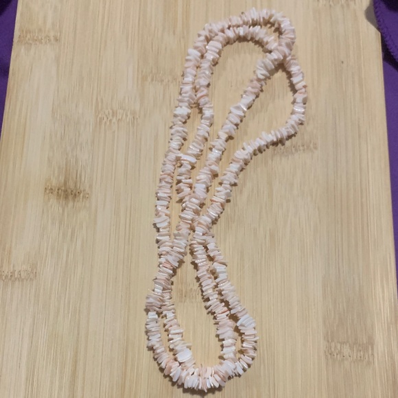 Vintage Light Pink Puka Shell Necklace - Picture 4 of 4
